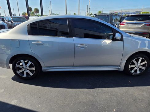 Used 2012 Nissan Sentra 2.0 SR w/ Special Edition Pkg FWD image 8