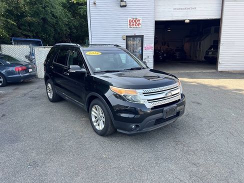 Used 2014 Ford Explorer XLT w/ Equipment Group 202A AWD/4WD image 40