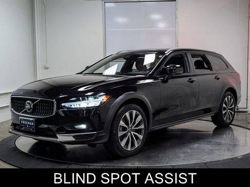 Used 2024 Volvo V90 B6 Cross Country Plus w/ Climate Package image 4
