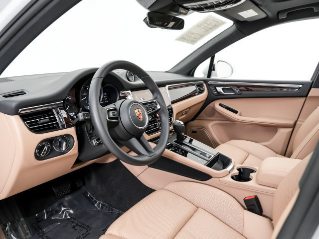 Certified 2026 Porsche Macan AWD/4WD image 4