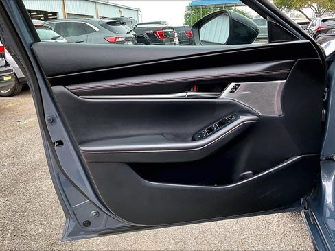 Used 2022 MAZDA MAZDA3 s image 22