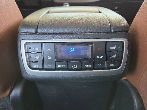 Used 2017 Toyota Highlander Limited AWD/4WD image 46