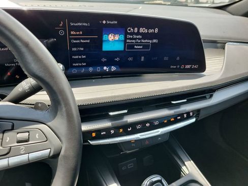 Used 2024 Cadillac XT4 Premium Luxury image 12