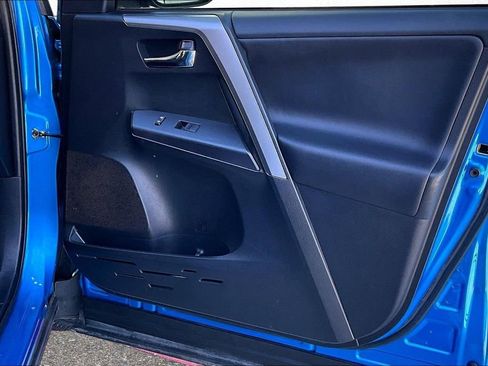 Certified 2018 Toyota RAV4 XLE FWD image 28