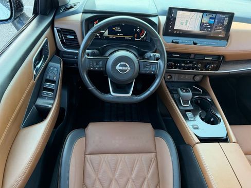 Certified 2024 Nissan Rogue Platinum w/ Platinum Premium Package FWD image 13