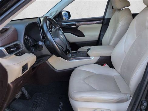 Used 2020 Toyota Highlander Limited image 14