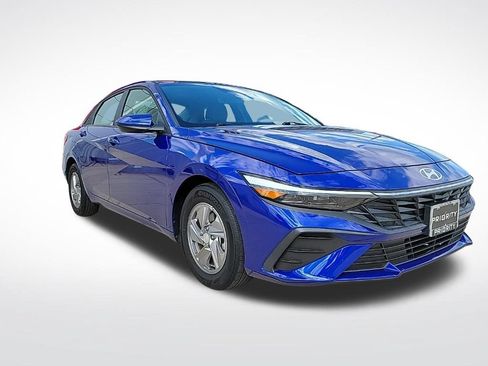 Used 2024 Hyundai Elantra SE FWD image 7