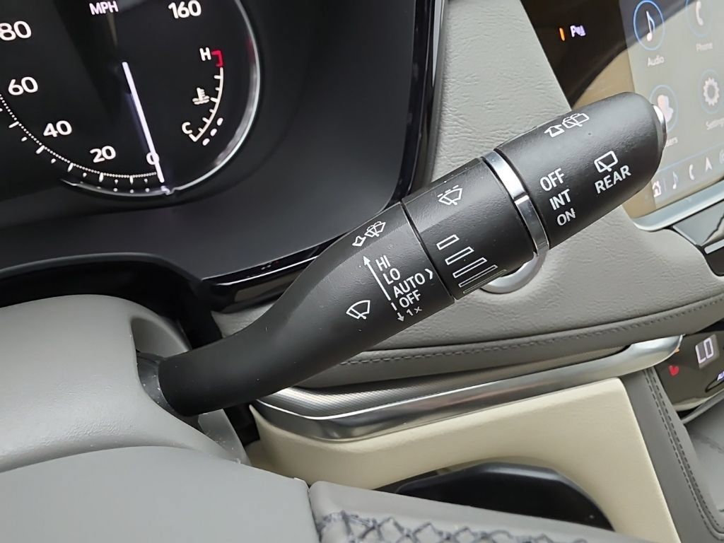 Used 2025 Cadillac XT5 Premium Luxury w/ LPO, Floor Liner Package AWD/4WD image 32
