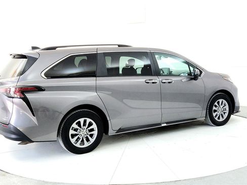Certified 2024 Toyota Sienna XLE image 6