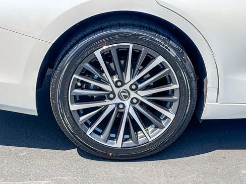 Used 2025 Lexus ES 300h w/ Premium Package FWD image 10