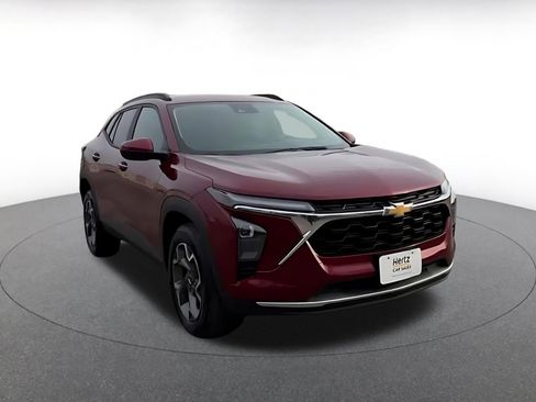 Used 2025 Chevrolet Trax LT image 3