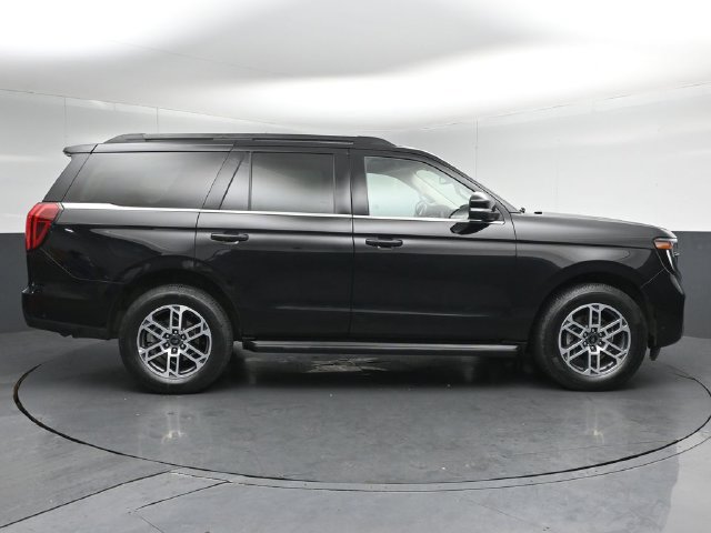 Certified 2025 Ford Expedition Active AWD/4WD image 8