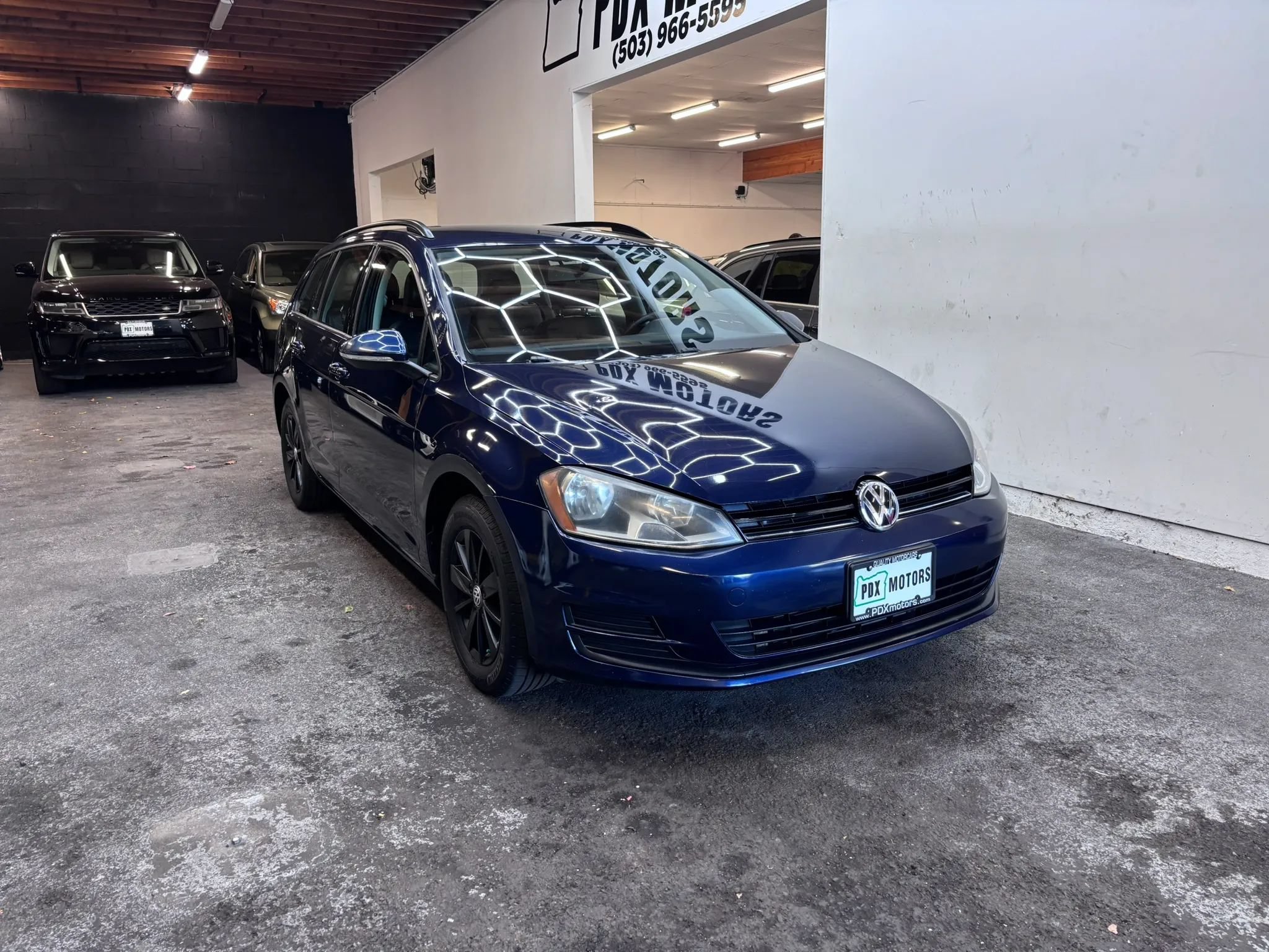 Used 2015 Volkswagen Golf S FWD image 2