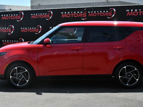 Used 2024 Kia Soul EX image 4