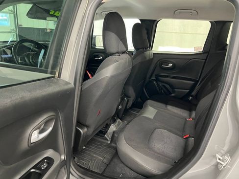 Used 2020 Jeep Renegade Trailhawk w/ Cold Weather Group AWD/4WD image 9