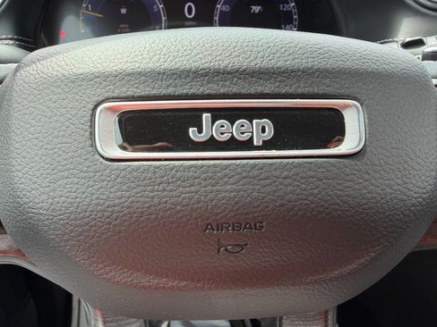 Used 2023 Jeep Grand Cherokee Limited w/ Luxury Tech Group II AWD/4WD image 19