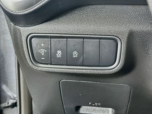 Used 2025 Kia Soul LX w/ LX Technology Package FWD image 17