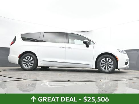 Used 2023 Chrysler Pacifica Limited FWD image 48
