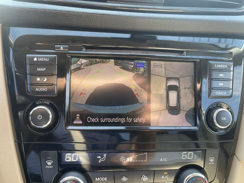 Used 2018 Nissan Rogue SL w/ Premium Package image 17