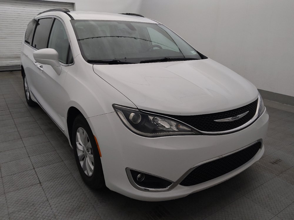 Used 2017 Chrysler Pacifica Touring-L FWD image 13