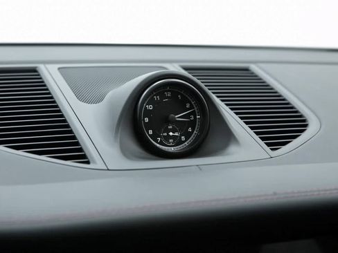 Certified 2025 Porsche Macan image 25