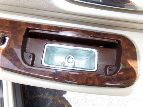 Used 2001 Lincoln Town Car Cartier RWD image 54