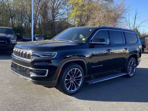 Used 2022 Jeep Wagoneer Series III w/ Premium Group I image 3