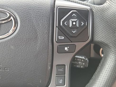 Used 2022 Toyota Tacoma TRD Sport w/ Technology Package RWD image 10