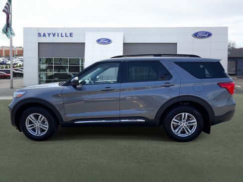 Used 2022 Ford Explorer XLT w/ Equipment Group 202A AWD/4WD image 2