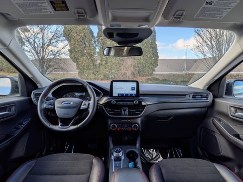 Used 2022 Ford Escape SEL w/ SEL Stealth AWD Package image 12