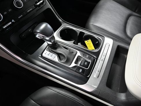 Used 2022 Kia Carnival LX image 18