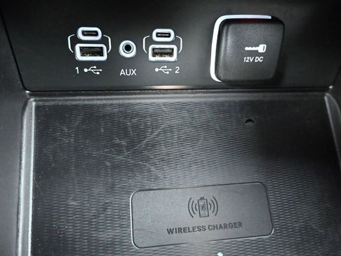 Used 2023 Jeep Grand Cherokee L Laredo image 17