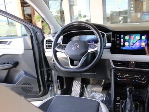 Used 2025 Volkswagen Taos SE AWD/4WD image 11