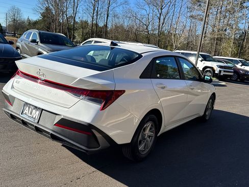 New 2026 Hyundai Elantra SE image 6