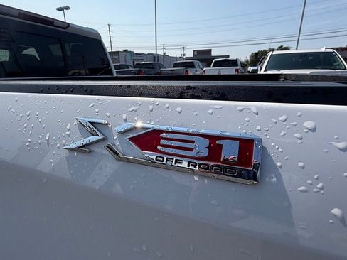 Used 2019 GMC Sierra 1500 SLT w/ SLT Premium Package AWD/4WD image 9