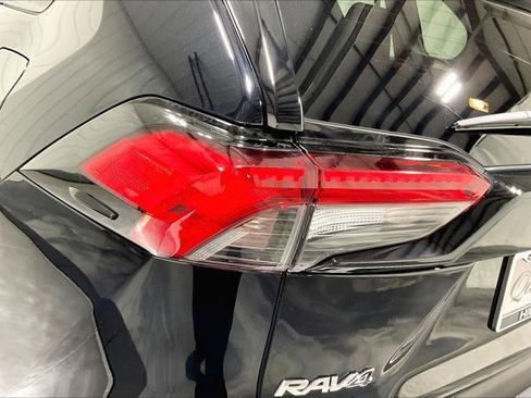 Used 2020 Toyota RAV4 XLE w/ Convenience Package image 29