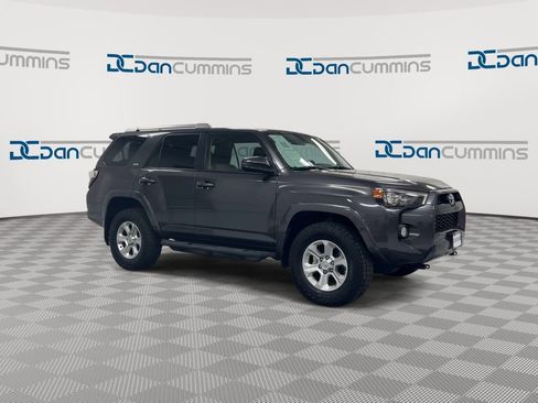 Used 2018 Toyota 4Runner SR5 AWD/4WD image 2