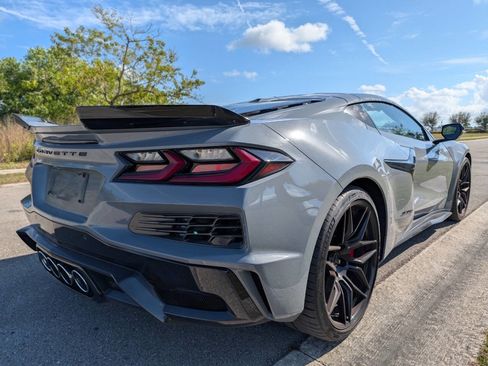 Used 2025 Chevrolet Corvette Z06 image 12