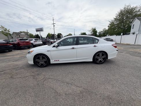 Used 2017 Honda Accord Sport image 25