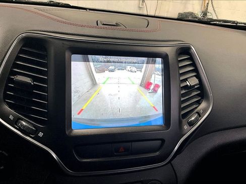 Used 2019 Jeep Cherokee Trailhawk w/ Cold Weather Group image 14