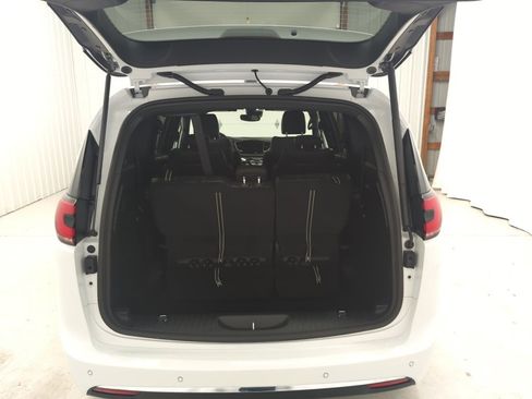 New 2026 Chrysler Pacifica Select image 7