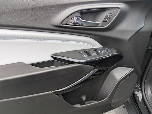 Used 2025 Chevrolet Trax LT w/ LT Convenience Package image 15