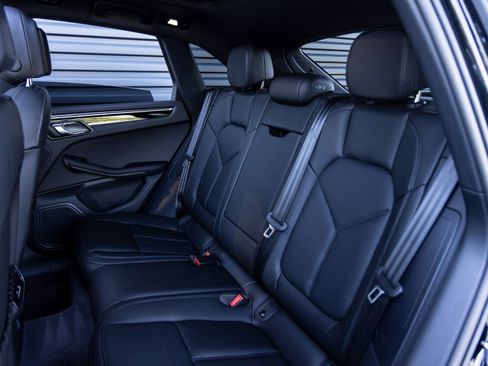 Certified 2025 Porsche Macan image 26