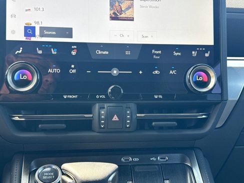 Used 2025 Lexus GX 550 w/ Accessory Package (2T) AWD/4WD image 12