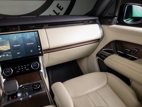 Used 2023 Land Rover Range Rover SE AWD/4WD image 8