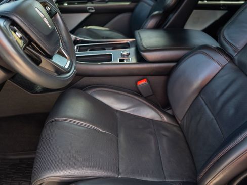 Used 2020 Lincoln Aviator Reserve w/ Equipment Group 201A RWD image 9