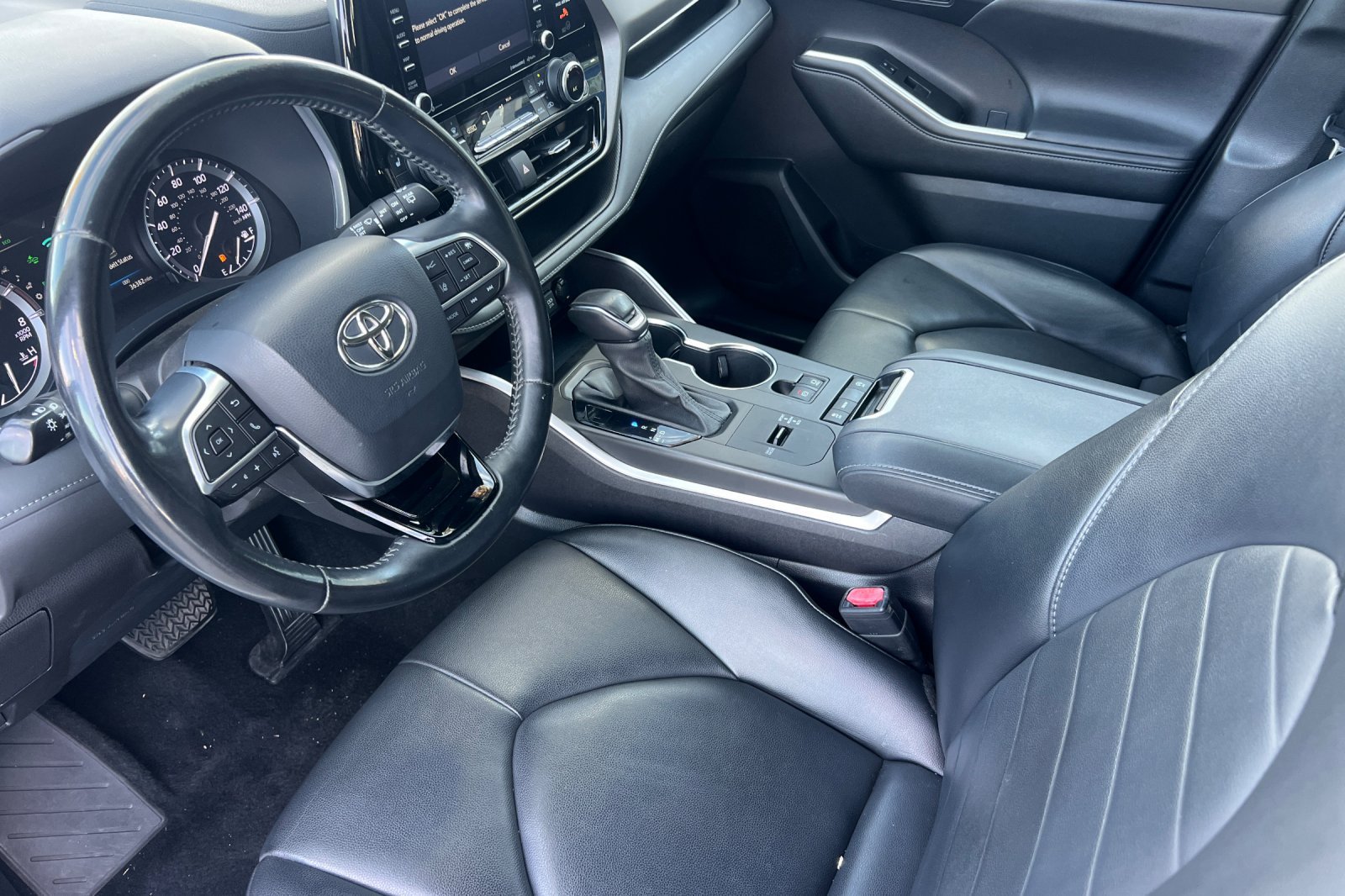 Used 2021 Toyota Highlander XLE FWD image 10