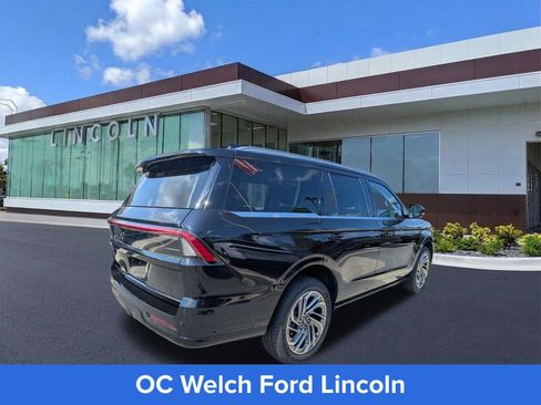 Certified 2025 Lincoln Navigator Reserve AWD/4WD image 3