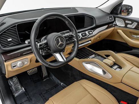 Used 2024 Mercedes-Benz GLS 580 4MATIC image 5
