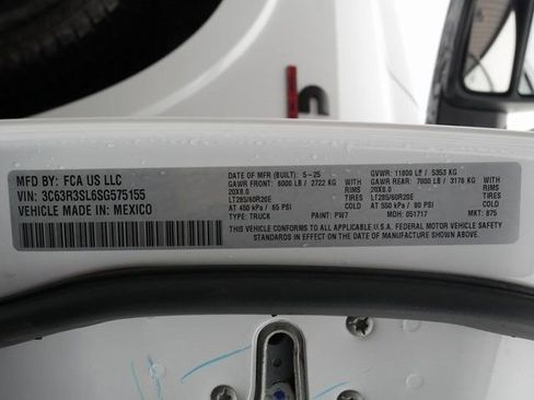 Used 2025 RAM 3500 Limited AWD/4WD image 33
